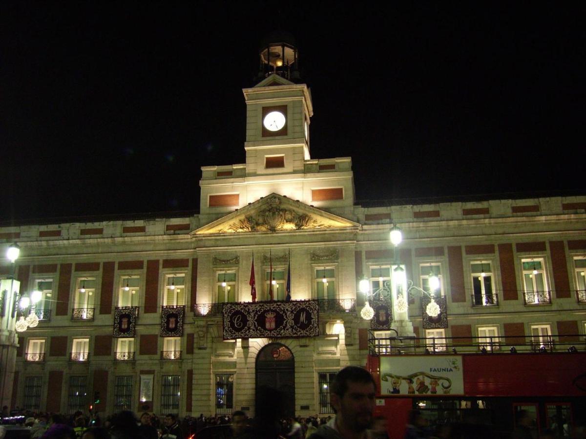 Apartamentos Felipe IV Plaza Mayor Madrid Exterior foto
